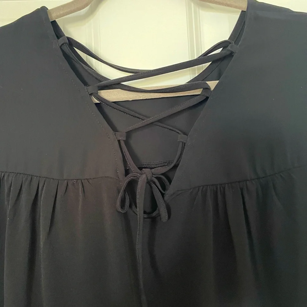 New Chico’s top with details on back and sleeves. - Picture 2 of 6